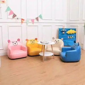 Quatre mini canapé à motifs ours de plusieurs couleurs différentes