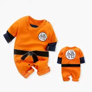 Grenouillère de style DBZ pour bébé avec un fond blanc