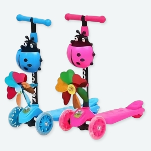 Deux trottinettes pliable motif coccinelle une rose est une bleue pour enfant.