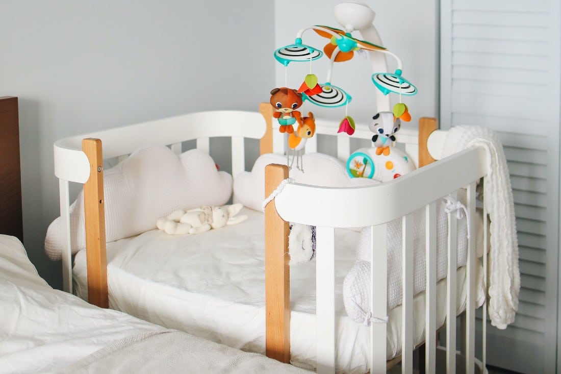 5 conseils pour faire dormir bébé dans son lit Puériculture Lit pour bebe avec un mobile