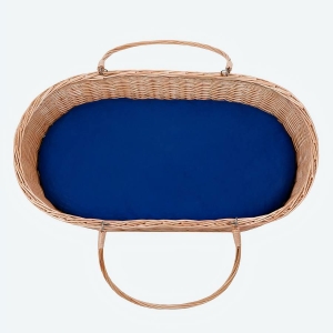 Couverture de matelas bleu pour bébé avec un fond blanc