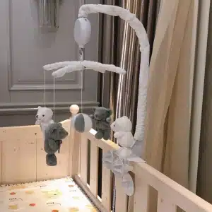 Hochet mobile ourson pour bébé avec un fond de chambre de bébé