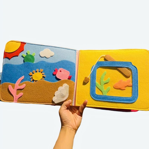 Livre en tissu doux et lavable pour bébé