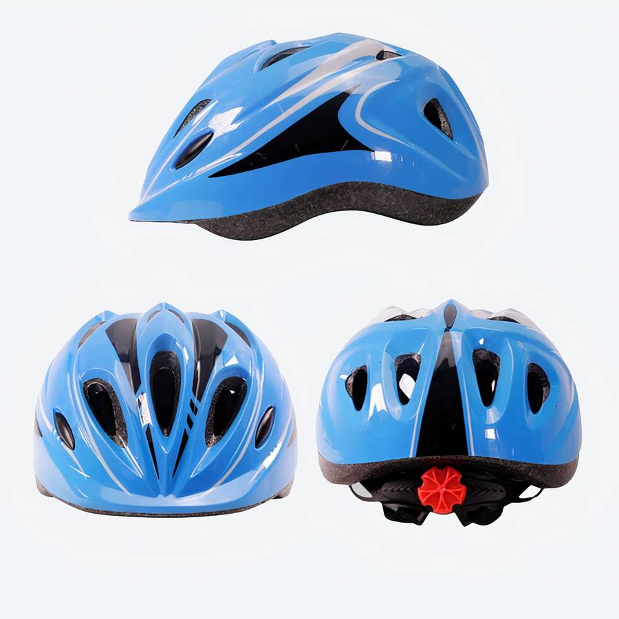 Casque de vélo bleu pour enfants avec un fond blanc