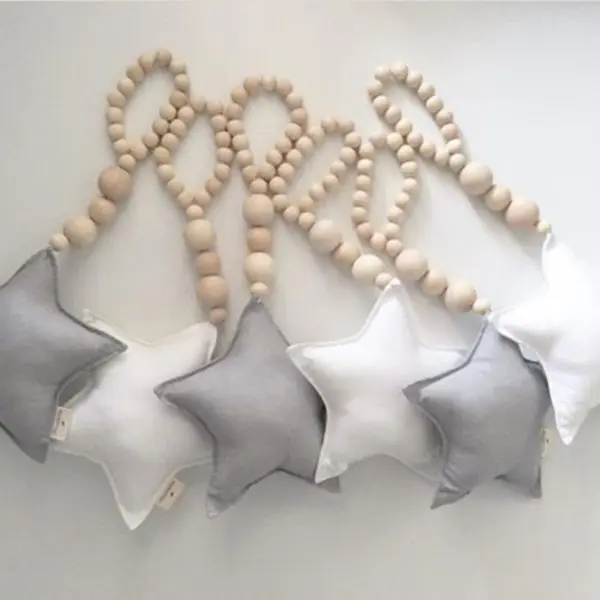 Perles en bois en forme d'étoile décorative avec des différents coloris