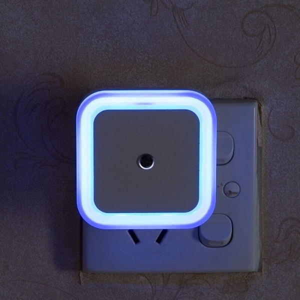 Mini lampe LED carrée avec capteur de mouvement sans fil 15903