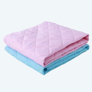 Tapis de lit imperméable pour bébé avec mun fond blanc