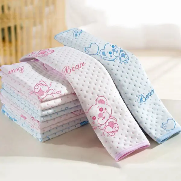 Drap de lit imperméable pour bébé un bleu et un rose