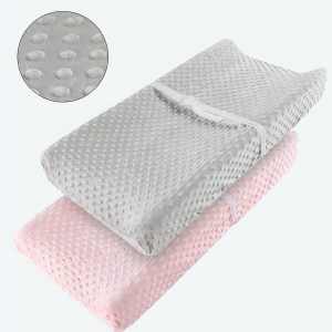 Couverture de matelas à langer pour bébé gris et rose avec un fond blanc