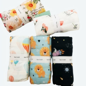 Couverture en mousseline de coton et bambou pour bébé avec plusieurs motifs différents et coloris