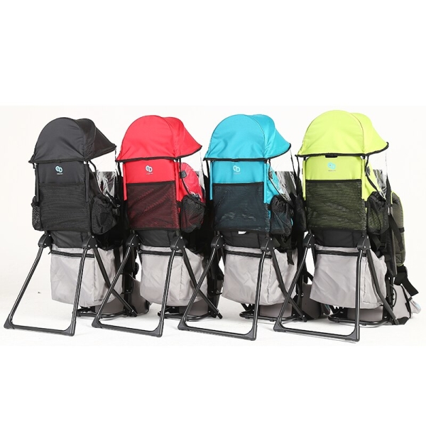 Quatre sièges portables pour bébé de différentes couleurs