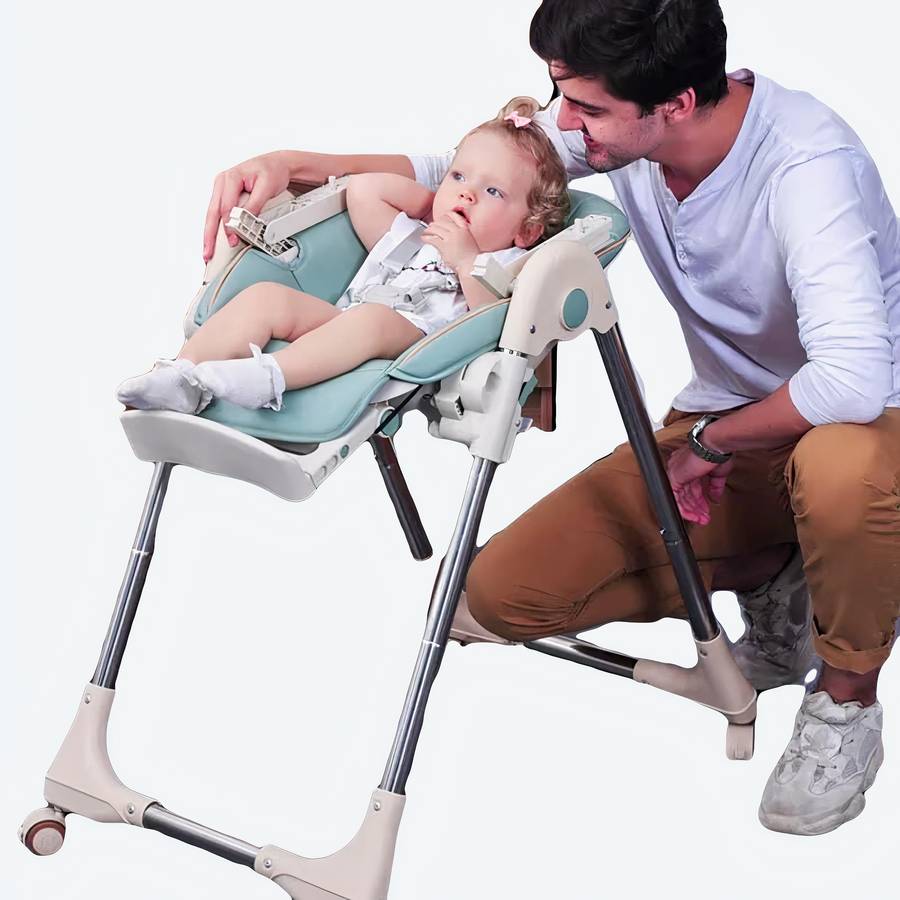 Chaise haute multifonction pour bébé avec un bébé sûr la chaise