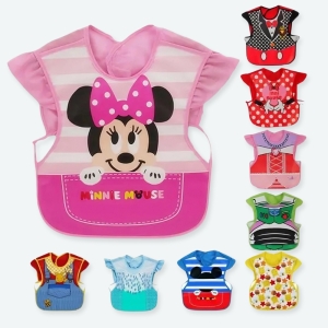 Bavoir imperméable et réglable avec un fond blanc et plusieurs motifs de Disney