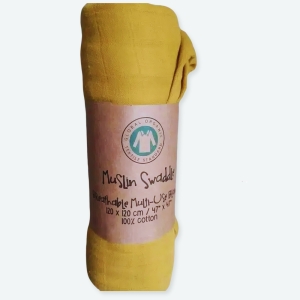 Couverture en mousseline pour nourrissons sur fond bleu clair