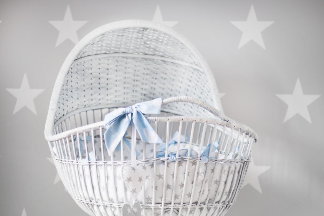 le berceau pour bébé en osier blanc