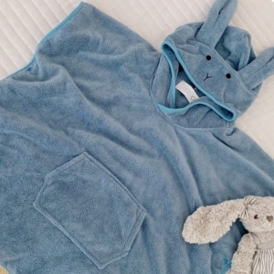 Serviette de plage à capuche bleu en coton pour bébé