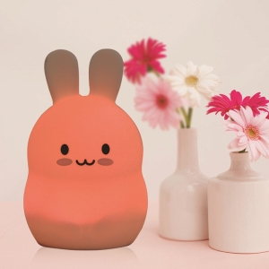 Veilleuse tactile en forme de lapin rose avec des fleurs sur le côté