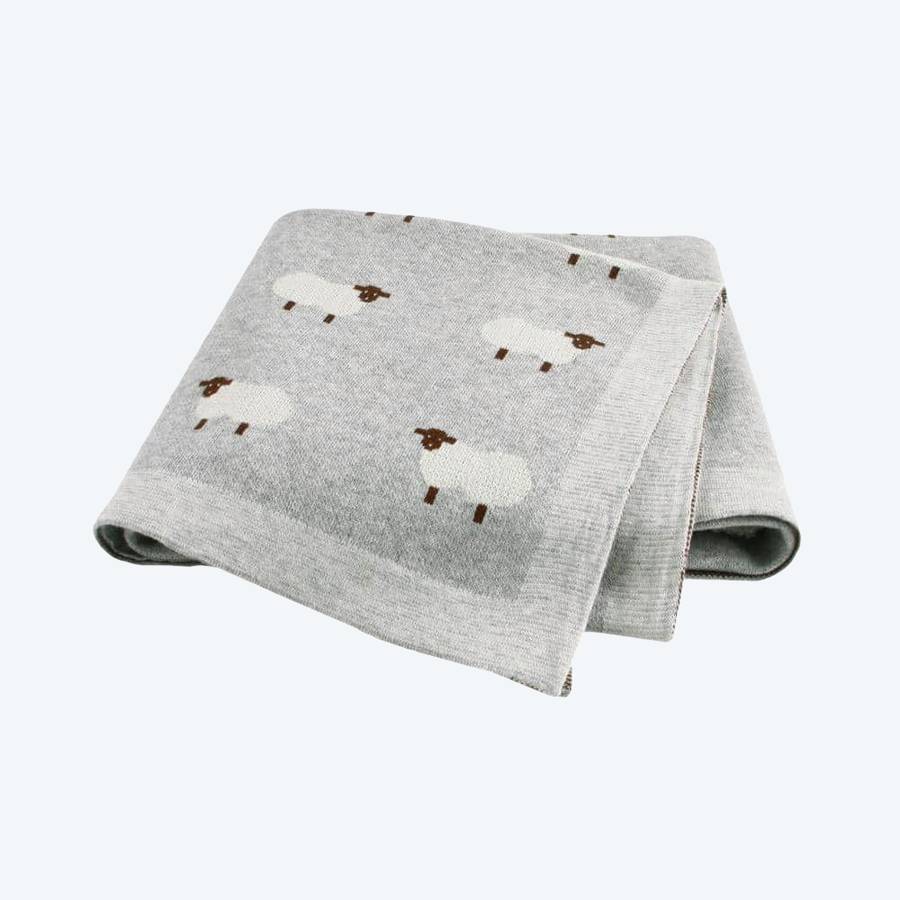 Couvertures tricotées grise avec des motifs de mouton avec un fond blanc