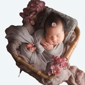 Un bébé sur un fauteuil avec une couverture en coton doux bleu avec des fleurs