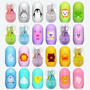 Kit de manucure pour bébé à plusieurs motifs et coloris différents avec un fond blanc