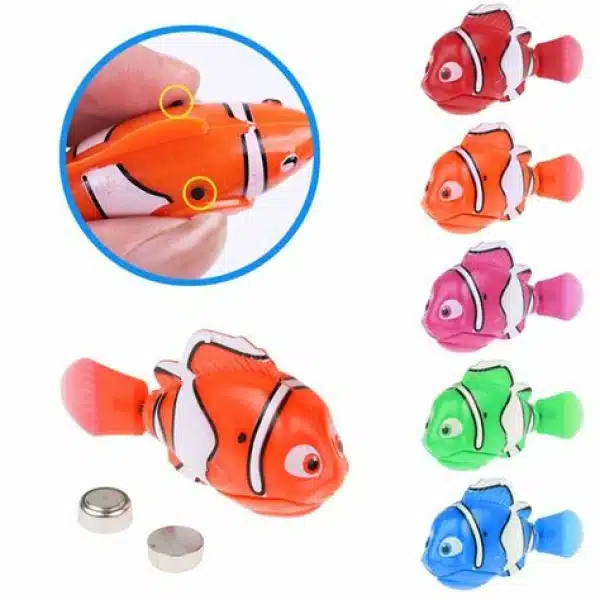 Jouets de bain en forme de poisson à plusieurs coloris avec un fond blanc
