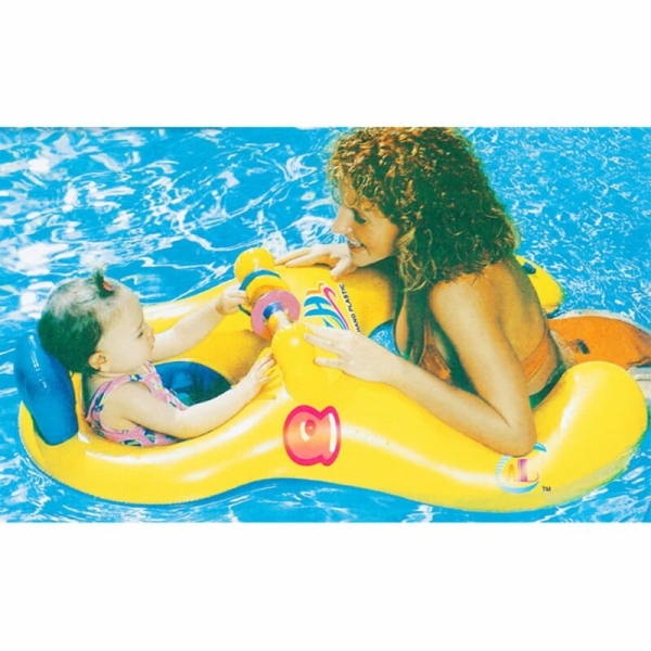 Anneau double gonflable pour parent-enfant avec un fonds une maman et son bébé dans une piscine