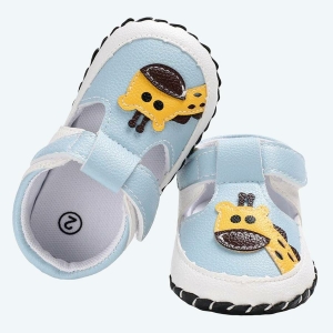 Sandales d'été pour nouveau-nés à motif girafe avec un fond blanc