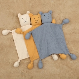Doudou pour bébé en forme de ours un bleu, un orange et un blanc avec un marron