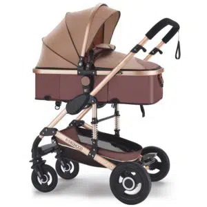 Poussette polyvalente pour bébé marron avec un fond blanc