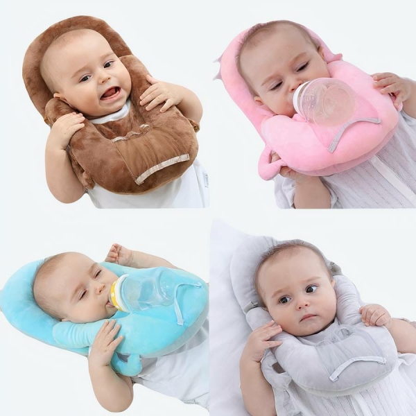 Coussin d'allaitement pour bébé avec plusieurs bébé qui le porte à plusieurs coloris