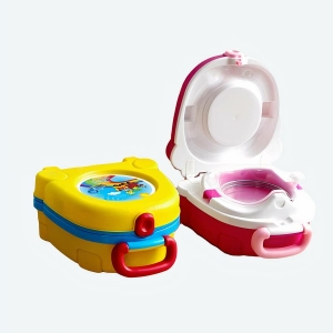 Pot de toilette portable pour bébé rouge et jaune avec un fond en bois