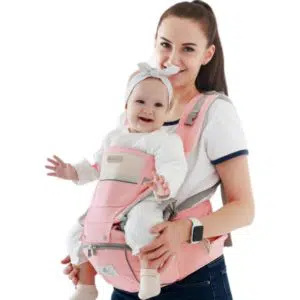 Porte-bébé ergonomiques rose avec un fond blanc
