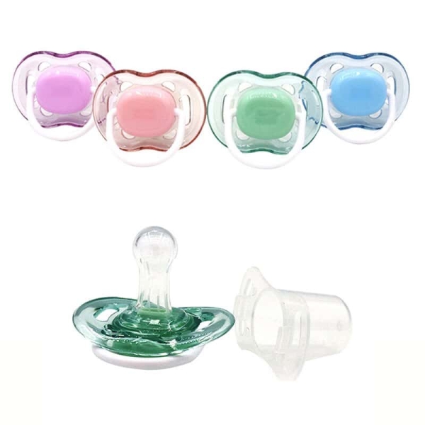 Sucette en silicone de couleur vive pour bébé à plusieurs coloris avec un fond blanc