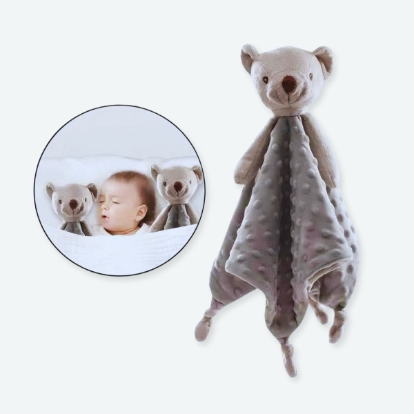 Doudou couverture en peluche pour bébé gris avec un fond blanc avec un bébé qui dort avec la peluche
