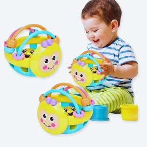 Image de Hochet en caoutchouc souple pour bébé avec un bébé