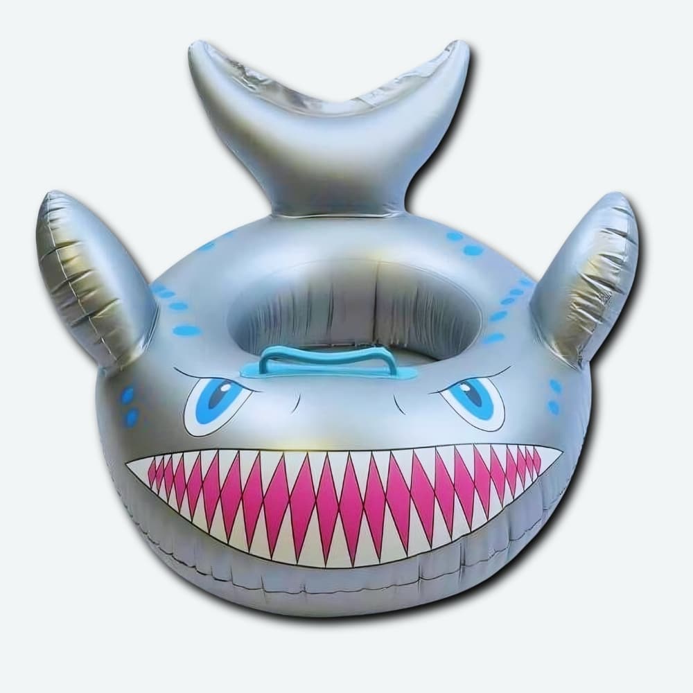 Siège de natation gonflable en forme de requin gris avec un fond blanc