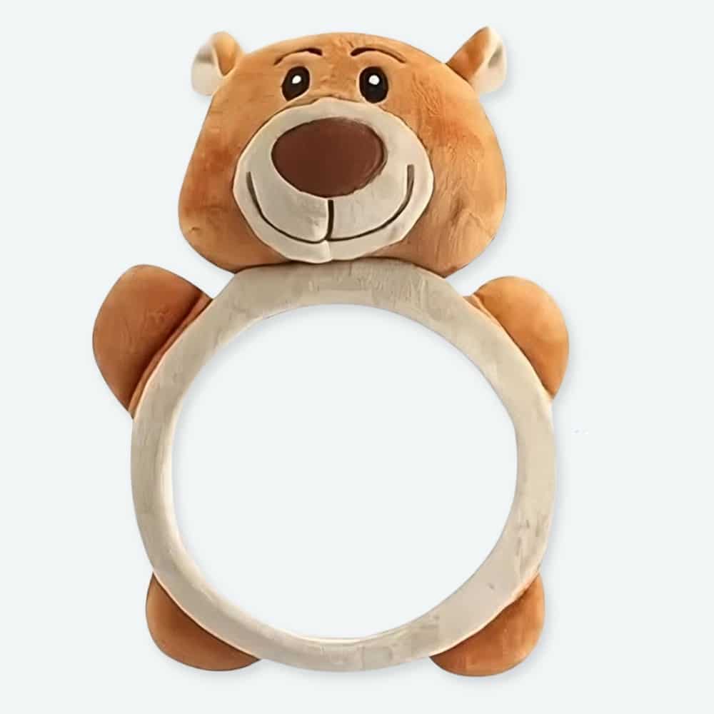 Hochet en peluche pour siège de voiture petit ours marron et blanc.