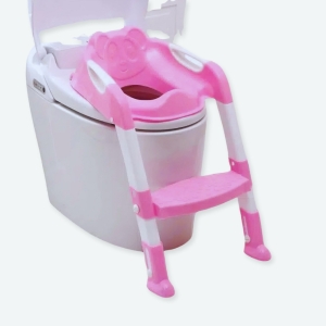 Siège de toilette pliable pour bébé rose avec un fond une toilette