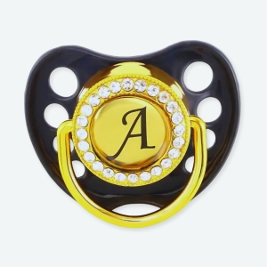 Tétine orthodontique en silicone pour bébé noir avec des détails dorée avec des brillants avec un fond blanc