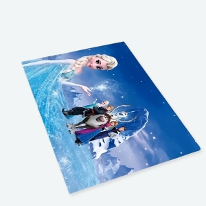 Tapis pour chambre d’enfant bleu en motif dessin animé.