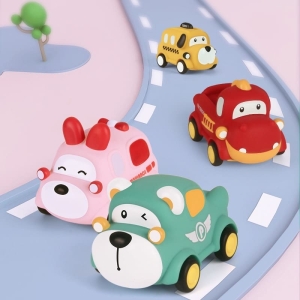 Petites voitures Montessori pour bébés. Elles ont des formes d'animaux mais aussi de voiture.