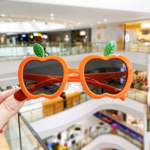 Lunette de soleil en forme de pomme pour bébé – Image 6