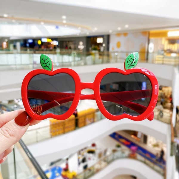 Lunette de soleil en forme de pomme pour bébé – Image 2