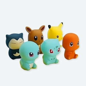 Petits jouets à l'effigie des Pokémons On y retrouve salamèche, ronflexe, pikachu, evoli et bien d'autres. Ce sont des petits jouets pour aller dans le bain afin que votre bébé puisse s'amuser.