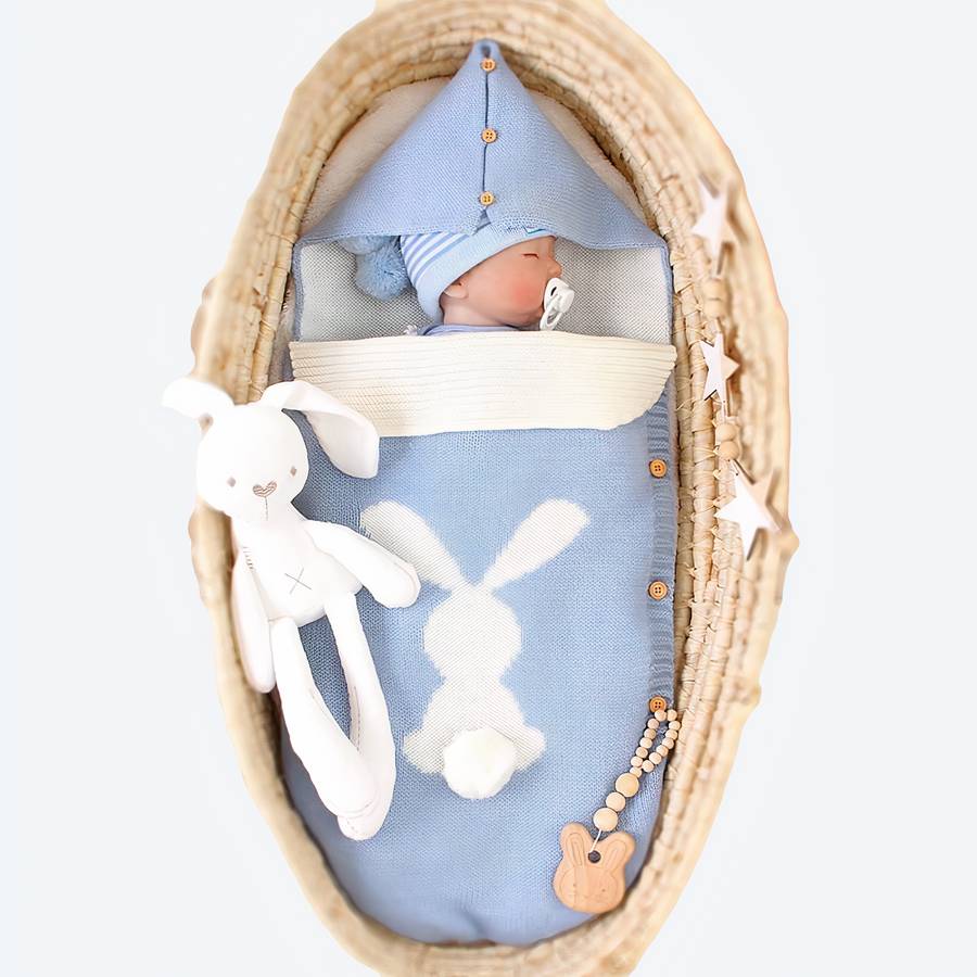 Couverture d'hiver pour bébés bleu avec un bébé qui dort