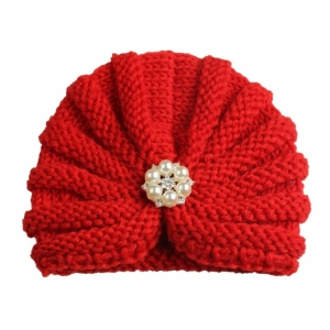 Bonnet tricoté pour filles et garçons rouge avec un fond blanc