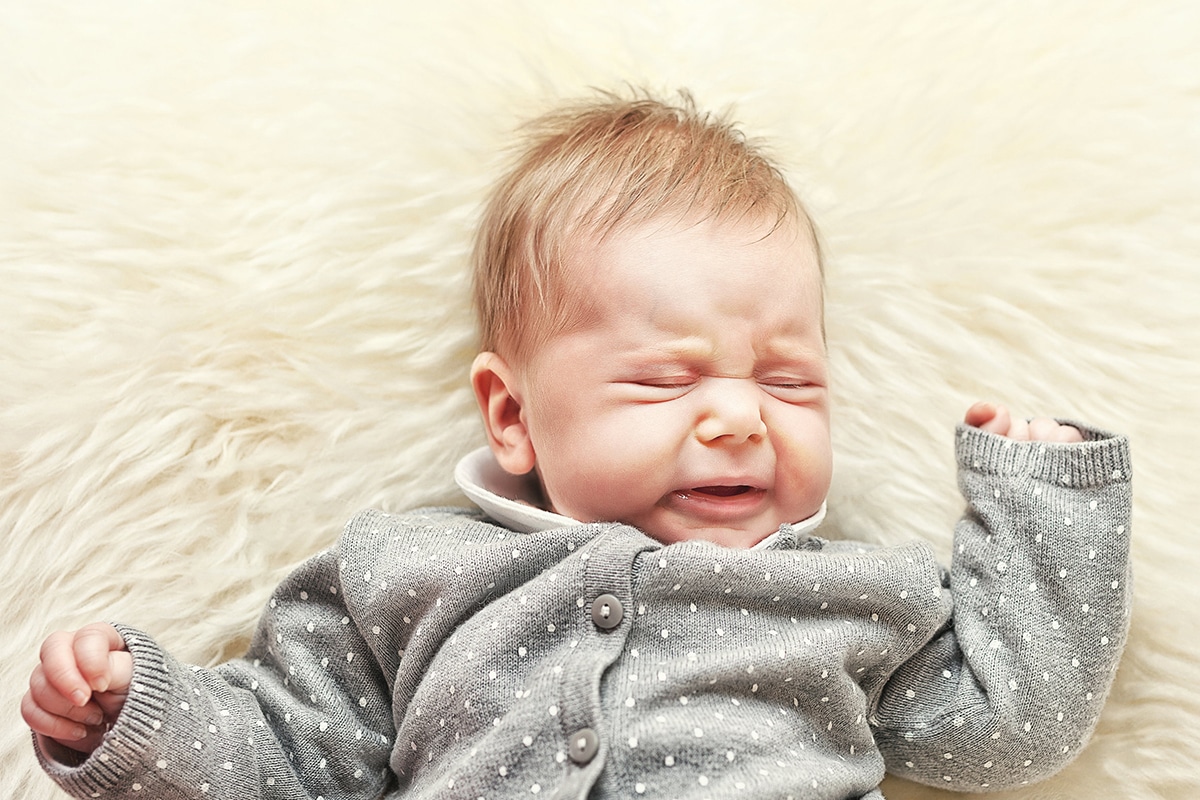Mon bébé pousse toute la nuit Raisons et solutions Areu Bébé