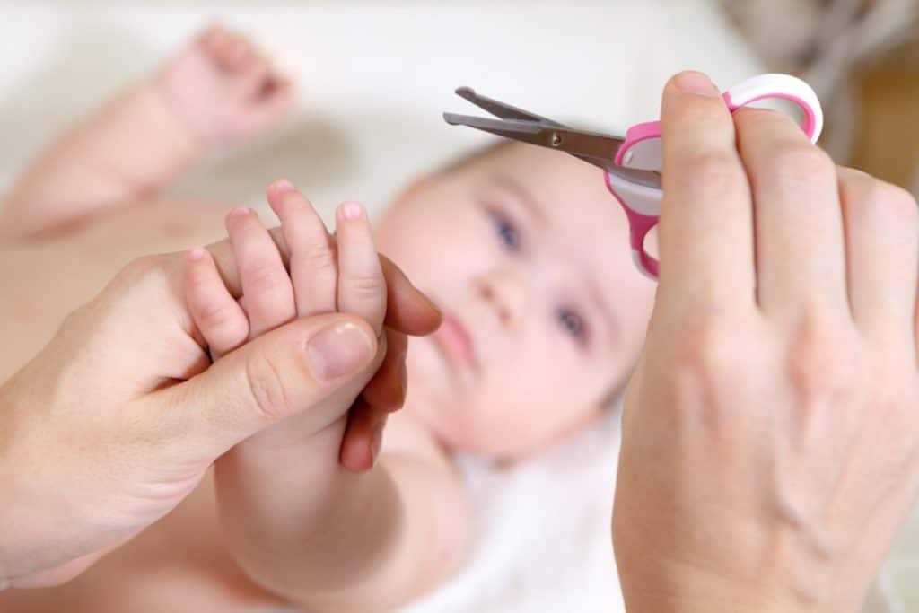 comment couper les ongles de bébé