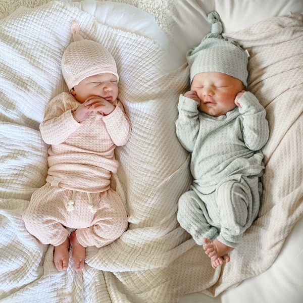 Ensemble vêtement en coton unisexe 3 pièces avec deux bébé qui dort