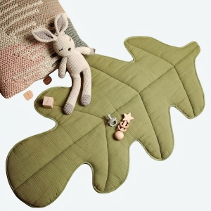 Tapis de sol pour bébé verte avec doudou lapin